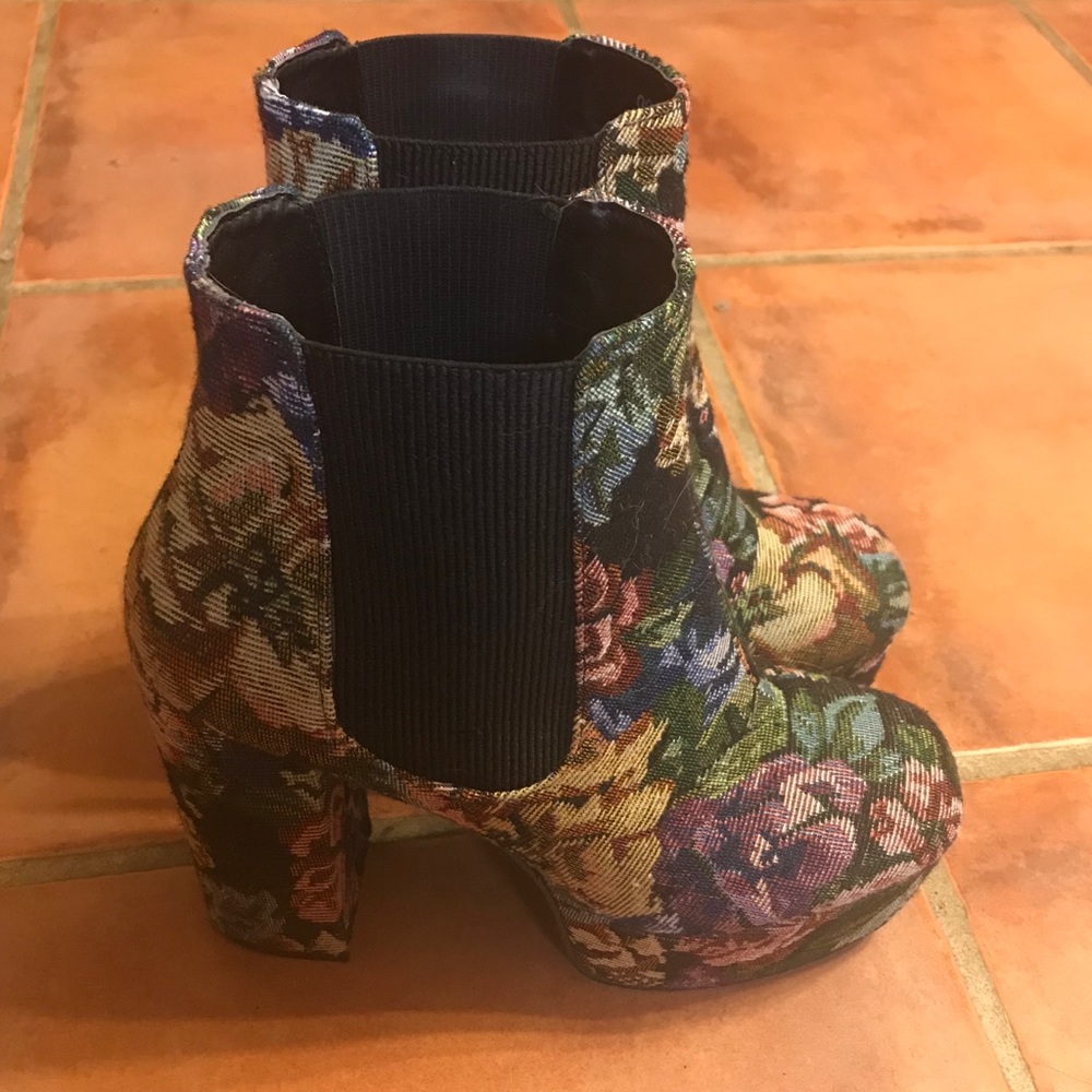 Floral Print Platform Heels! Size 8